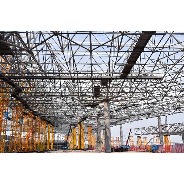 GB50009 EN1991 Rail Station Metal Roof Structure 150m - 300m Flat Roof Metal Carport
