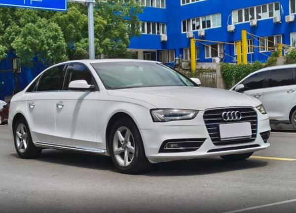 2015 Audi Of A4L Sedan Gás gasolina 2.0T 180PS L4 132kW/320Nm R19 Luxury Dynamic Modelo LHD Carro usado