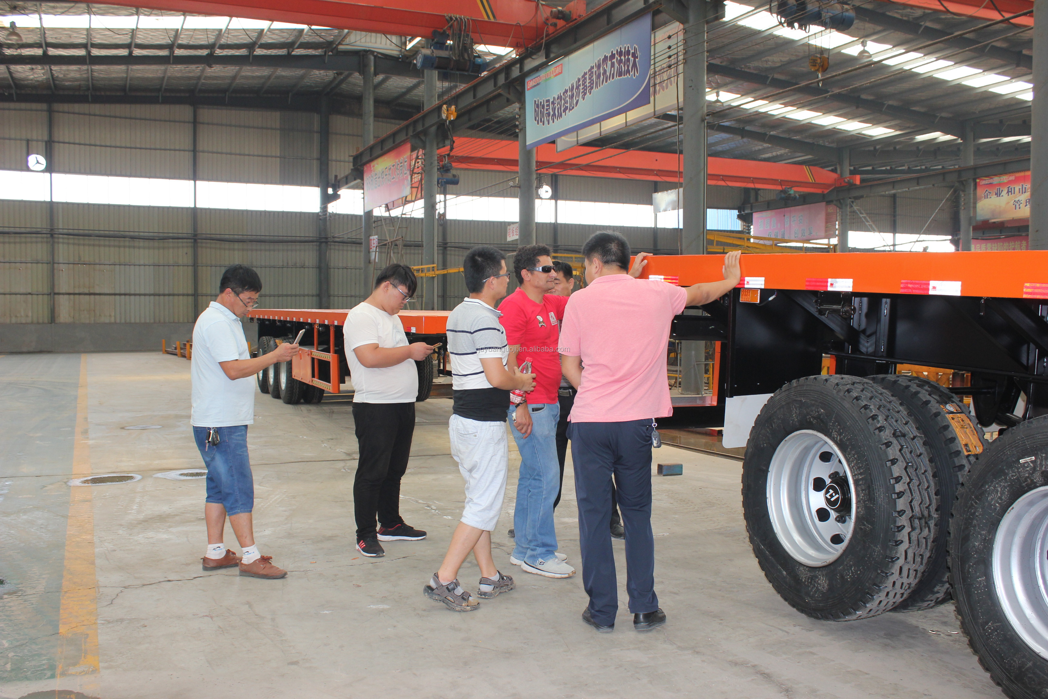 Высокая полезная нагрузка Aotong Гидравлическая система рулевой рампы низкая кровать полуприцеп грузовик 9м 13м