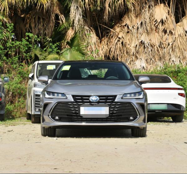 Toyota avalon 2022 dual engine 2.5L  flagship version E-CVT 4 Door 5 seats 3 space car