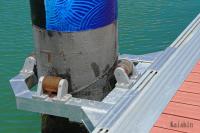 Support en caoutchouc de guide de pile de chapeau de pile de rouleau de ponton flottant de guide de pile de dock flottant de rouleau de pile