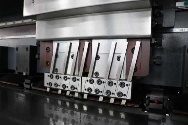 Vertical CNC Cut Machine 6000 Mm 8 Mpa Slot Plate Sheet Metal Grooving Machine 10 Mm