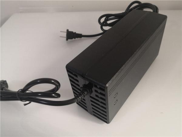 Lithium rechargeable 6.8Ah 12v /5V 13Ah12v de Li-ion de batteries d'approvisionnement d'usine avec la prise du chargeur US/EU/AU/UK à C.A.