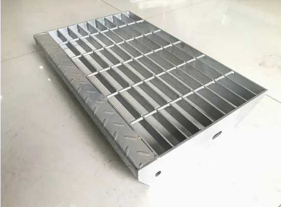 Hot-Dip Galvanized Steel Stair Treads with Square Grid Non-Slip Bar Grating for Walkways