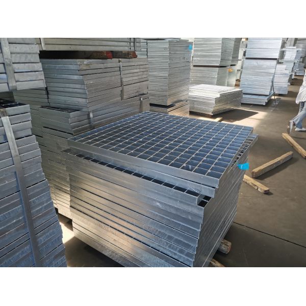 Industrial Platform Stair Treads Steel Grating 5mm Thick For Railway Bridge