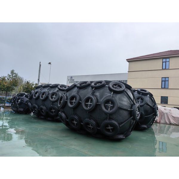 Heavy Duty Black Marine Fender for Pressure Installation Rubber Construction