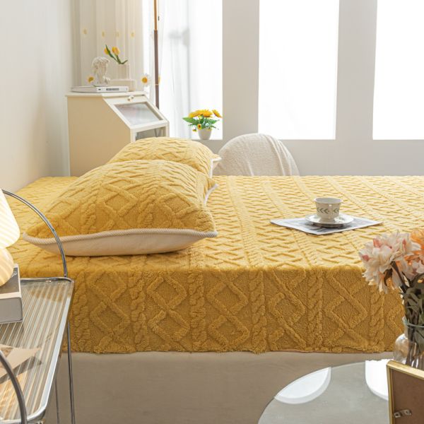 Однокомпонентное зимнее теплое коралловое бархатное постельное покрытие с непроскальзывающей ковровой ковровой дорожкой