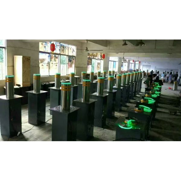 Segurança rodoviária retrátil de aumentação hidráulica de aço inoxidável 220V do tráfego dos postes de amarração SS304