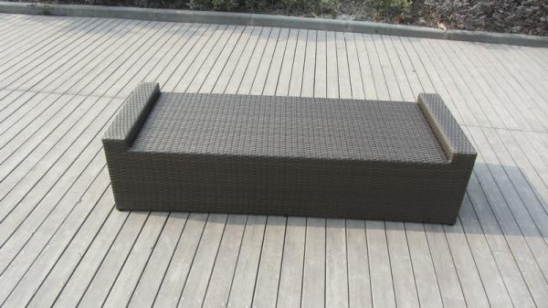 Square Resin Wicker Lounge Bed , Balcony / Garden Cane Daybed