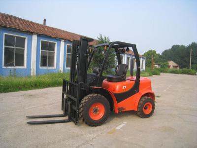 Automatic Rough Terrain Forklift 2.5 Ton 2 Wd Low Emission Compact Construction