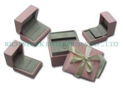 wooden jewelry boxe
