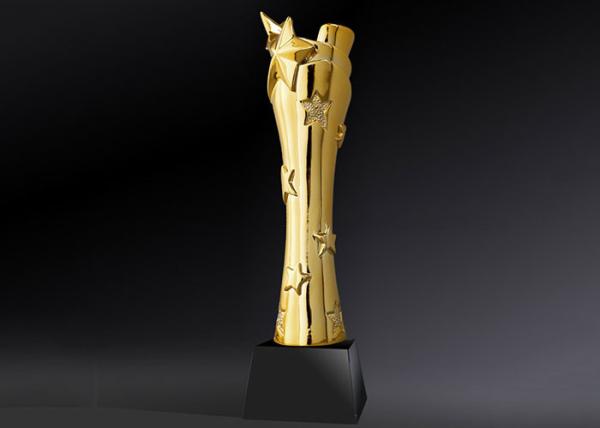 Copo do troféu da resina da forma do cilindro com Crystal Base Custom Logo Accepted