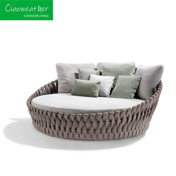Outdoor Furniture Rattan Round Bed for Villa Sun Room Courtyard Sofa Bed Beach Pool Creative