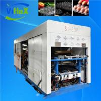 Machine de thermoformage de plateaux alimentaires en plastique à haut rendement avec fonction de formage par chauffage, de coupe et d'empilage