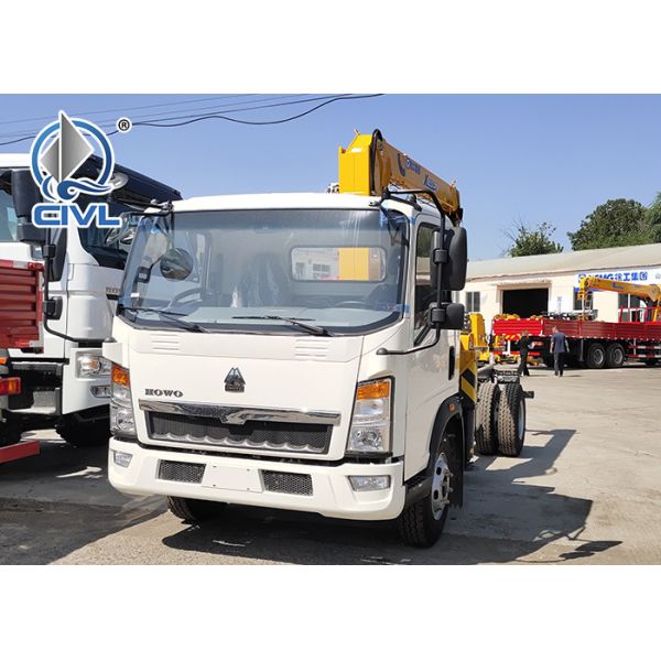 3.2 Tonne Crane Truck With 4x2 Light Truck Chassis Engine 130hp