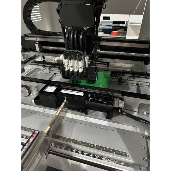 Charmhigh Automático SMT Chip Mounter PCB Assembléia SMD Pick and Place Machine