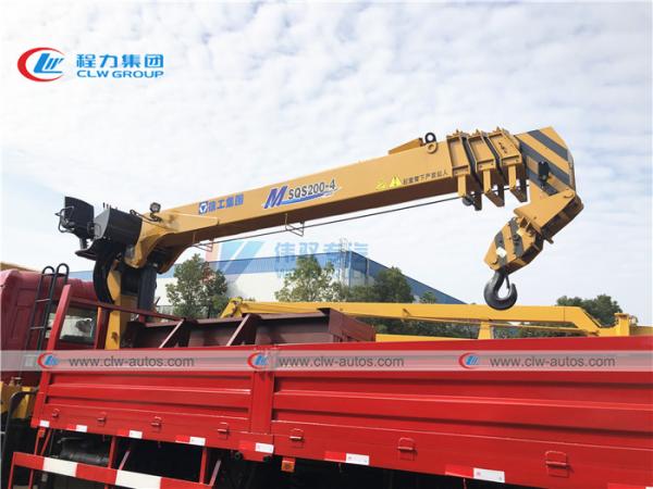 O caminhão de Dongfeng 190HP montou XCMG 8 toneladas de guindaste reto do crescimento