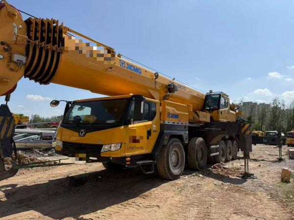 100 tonnes Hauteur de levage maximale 75 m Poids total Pléable Boom Cranes de camion Cranes mobiles QY100K7C officiel