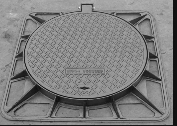Automatic Line Watertight Manhole Cover Sand Casting  EN124 Approved