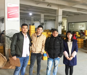 94 дюймовые прозрачные PVC резиновые уплотнители пластиковые двери для душа для гарантии и длительного подъема