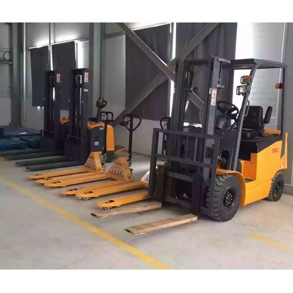 Hydraulic Operating Four Wheel Electric Forklift 1760mm Turning Radius