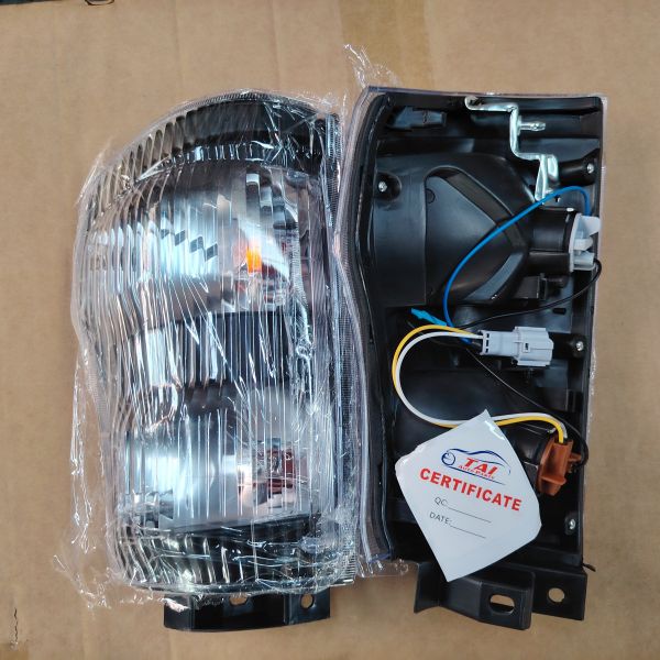 Waterproof Durable OEM Fit Truck Corner Light Assembly Turn Signal Side Marker Lamp for Isuzu Nissan Heavy Duty Truck