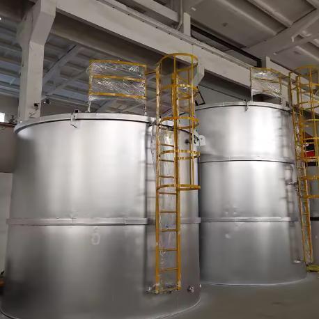 En el caso de las instalaciones de almacenamiento de GNL de 10 toneladas, el depósito será horizontal 10000-100000L de alta presión.