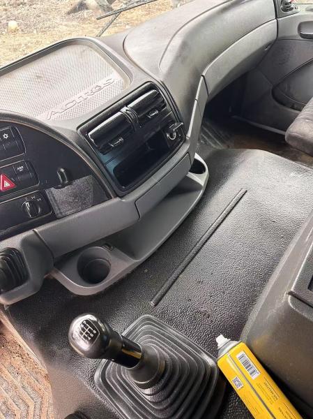 Used Zoomlion 63m concrete pump truck price in 2019, special sale