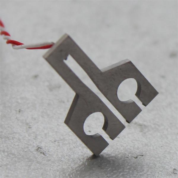Customized pulse thermocompression welding head for molybdenum alloy and titanium alloy