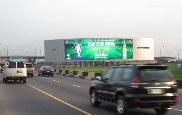 Aluminum Cabinet Outdoor Advertising Led Display High Brightness P2.97mm 1R1G1B