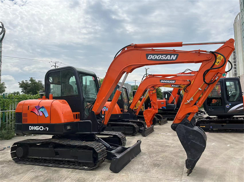 Использованный экскаватор Doosan DH60-7 Mini Использованный экскаватор Doosan Hydraulic Crawler Excavator