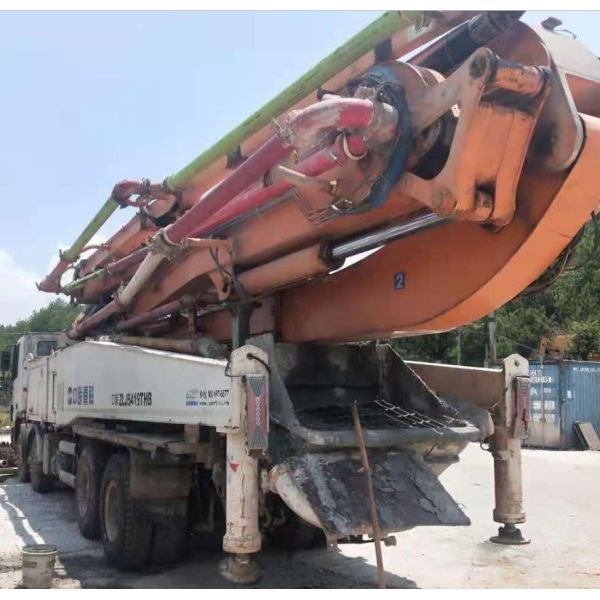 Zoomlion 52m Concrete Pump Boom Pump with Feeding Height and Spare Parts Avaliable