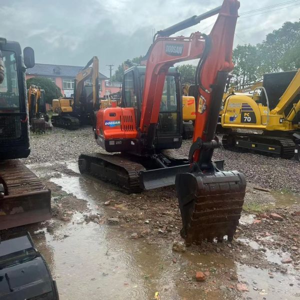 Excavadora de rastreo usada DOOSAN DX60