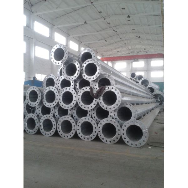 la corriente eléctrica gruesa poste de 3m m galvanizó octagonal con capa de pintura negra