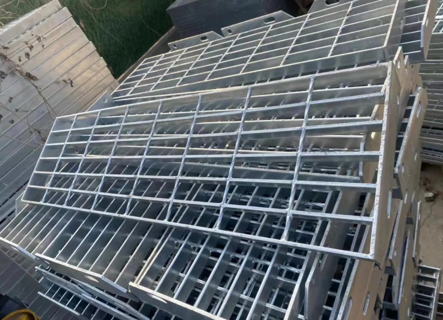 Customizable Steel Grating for High-Impact Areas, Coastal Installations