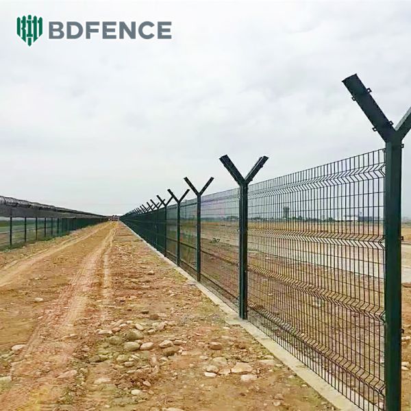 Airport Security Fence a Galvanized High Security Welded Mesh Perimeter Fence with Razor Wire for Prison and Outdoor Use