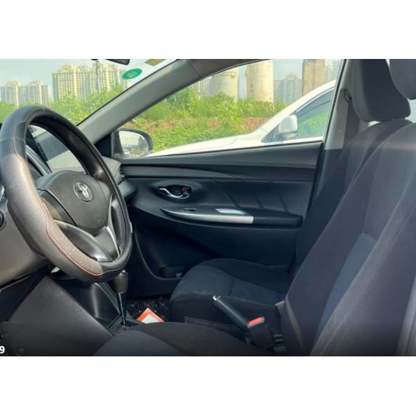 Подержанный автомобиль Toyota Yaris 2011 To 2024 Вторая рука 1.5L 4AT 4 колесный седан Автомобиль Дешевый подержанный седан Toyota