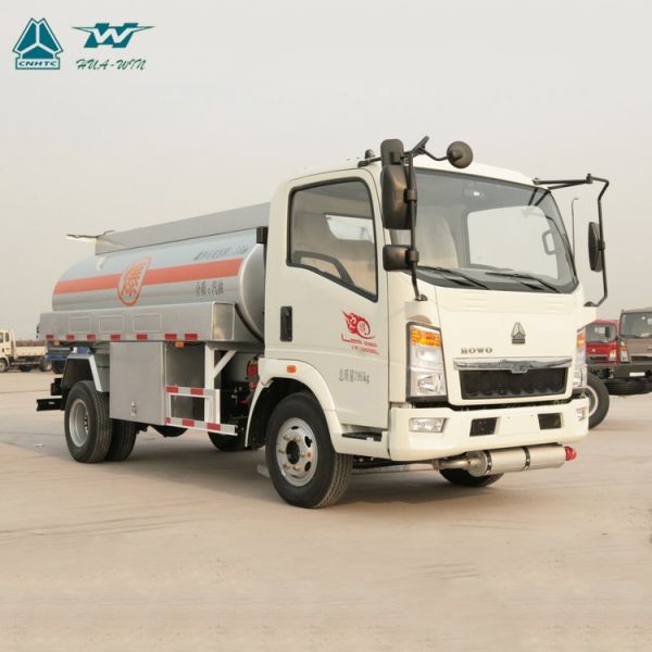 SINOTRUK HOWO 4x2 8000 Liters Capacity Fuel Tank Truck
