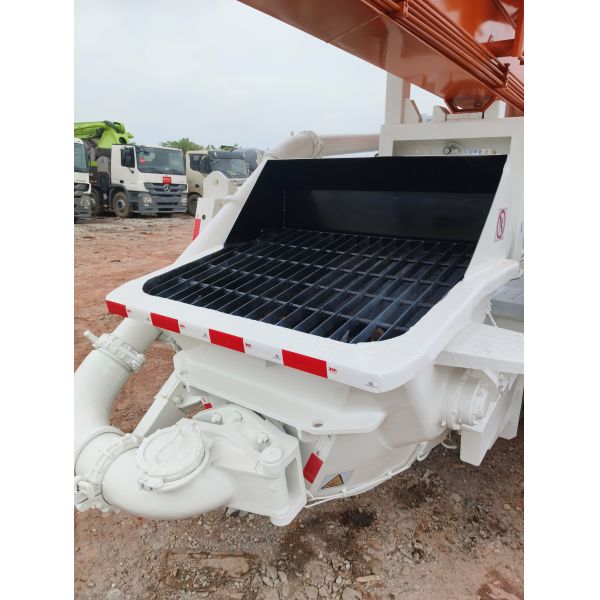 ZOOMLION 2013 Year Concrete Pump Truck 38 M For Sale Used But Stable Condition