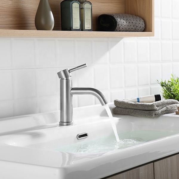 Deck Mounted Single Handle Kitchen Tap with Pull Out Sprayer Polished Stainless Steel