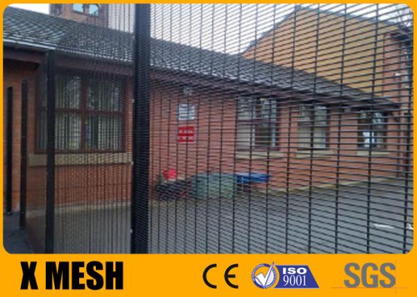 76.2x12.7 Mm 3D Powder Coated Anti Climb 358 Mesh Fencing For Railway Station