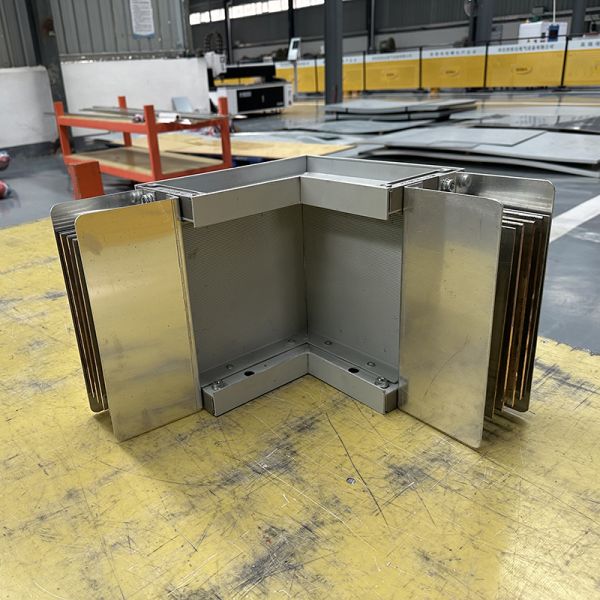 Système de barre omnibus en cuivre et aluminium 48V pour équipements de distribution d'énergie basse tension en gaine