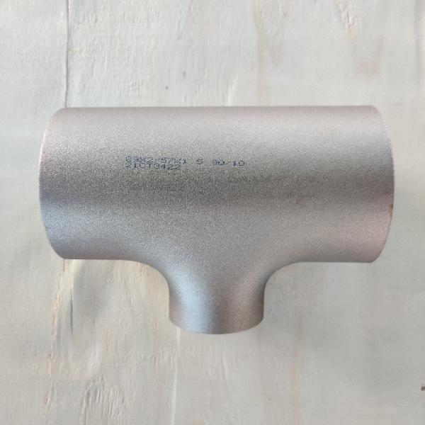 ASME B16.9 Soudage des fesses égal/réducteur Tee Tailles variables allant de NPS1/2 à 60 Livraison rapide Moyenne de commande réduite Matériau personnalisable, par exemple acier au carbone acier inoxydable