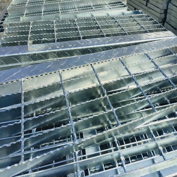 300*800mm Anti Slip Steel Grating Steel Drainage Covers Corrosion Proof