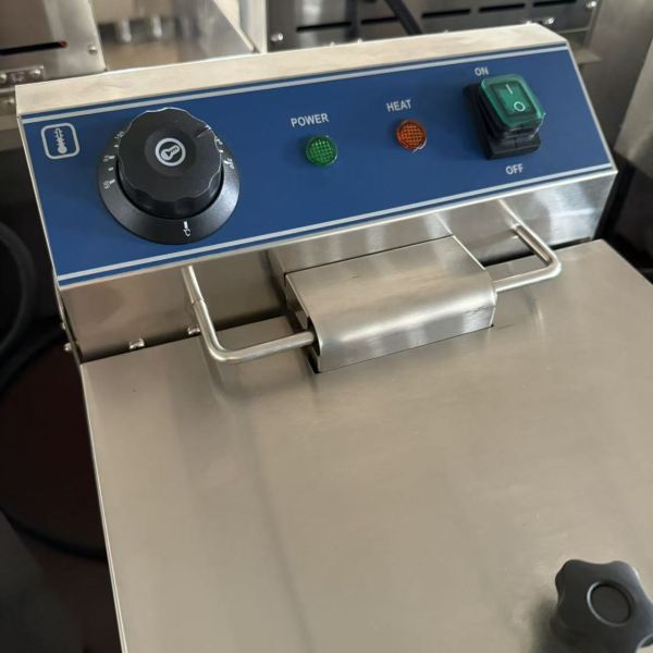 Commercial Electric Deep Fryer with Stainless Steel Construction 10L Capacity and Adjustable Thermostat
