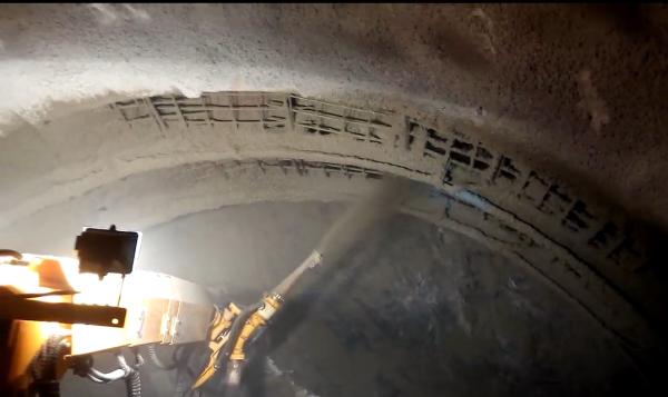 14 MPa 作業圧 ロボット式スロットコンクリート機 2.2km/h / 4.4km/h 移動速度