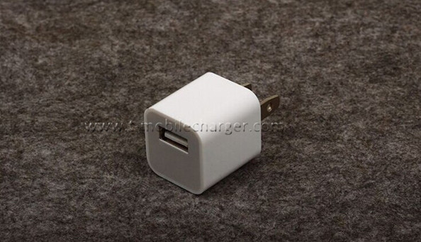 3rd-Generation Green Dot. USB Travel Charger for iphone 3G/4G