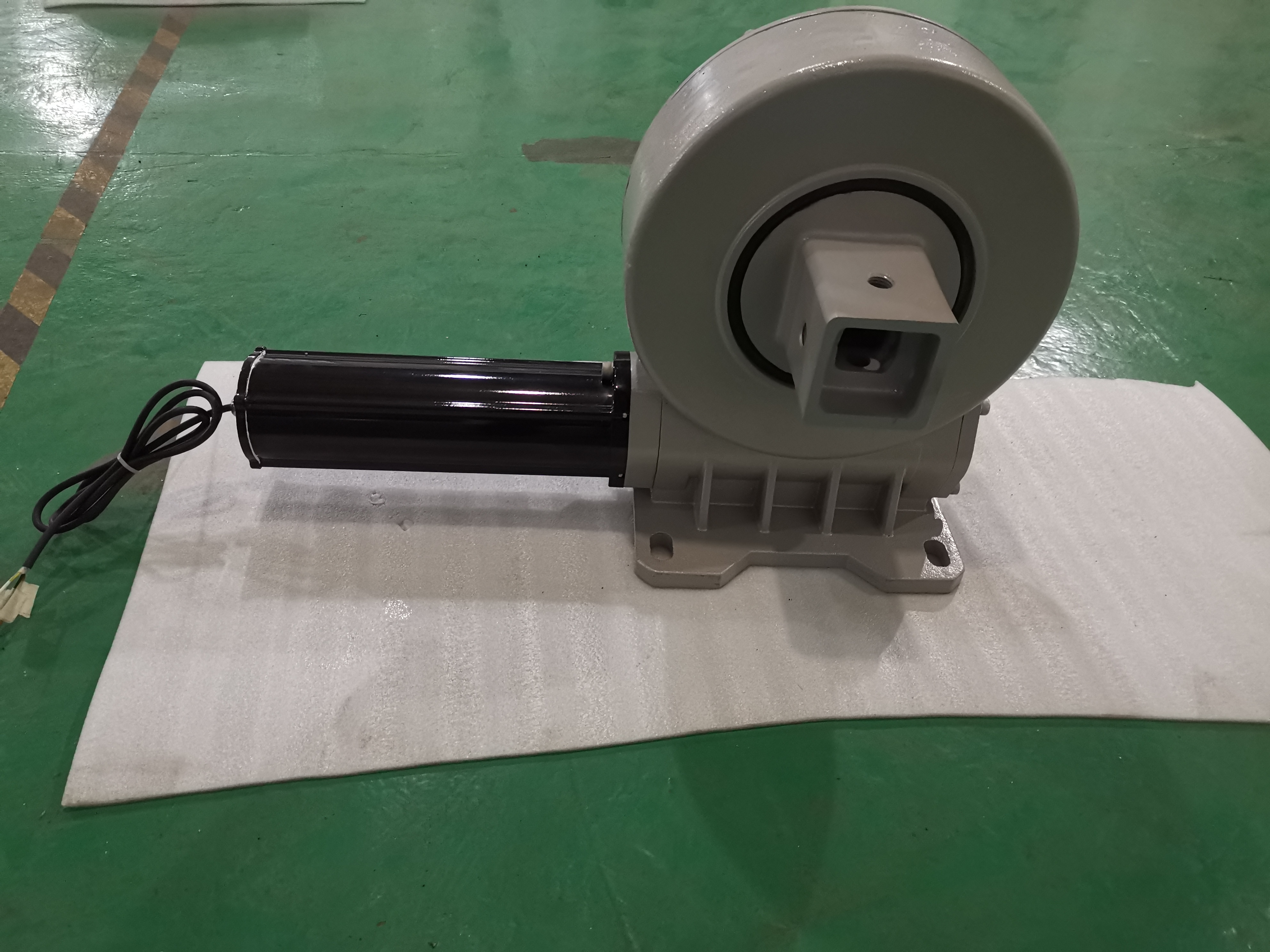 OEM 50Mn Single Axis Slewing Drive For Solar Tracking System VE12