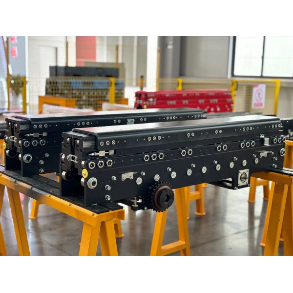 1400 X 1400 X 1500MM Pallet Telescopic Fork Pallet Lifting Forks 50m/Min