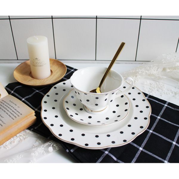 Деловые подарки По случаю Винтажные фарфоровые чашки и тарелки с золотой ручкой